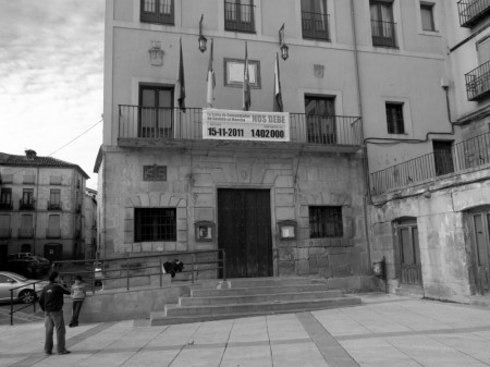 Nos deben dinero. Molina de Aragón. diciembre 2011 Nos deben dinero. Molina de Aragón. diciembre 2011