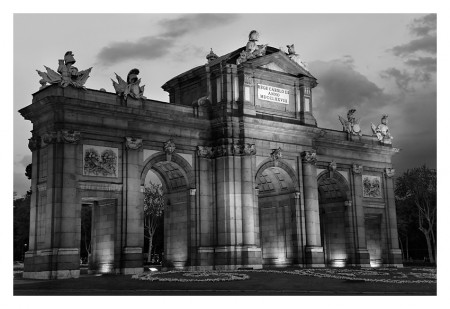 Puerta de Alcalá al atardecer