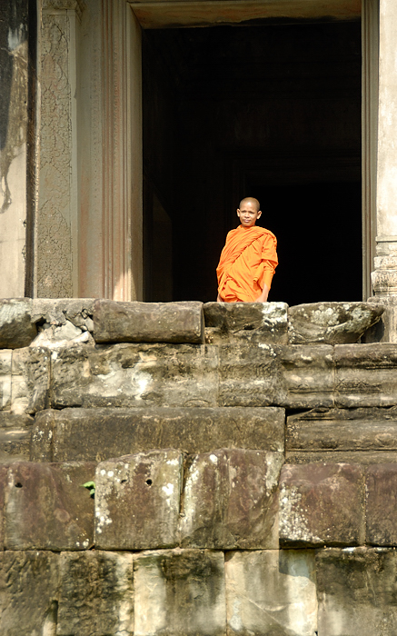 Monje camboyano en Angkor. abril 2011
