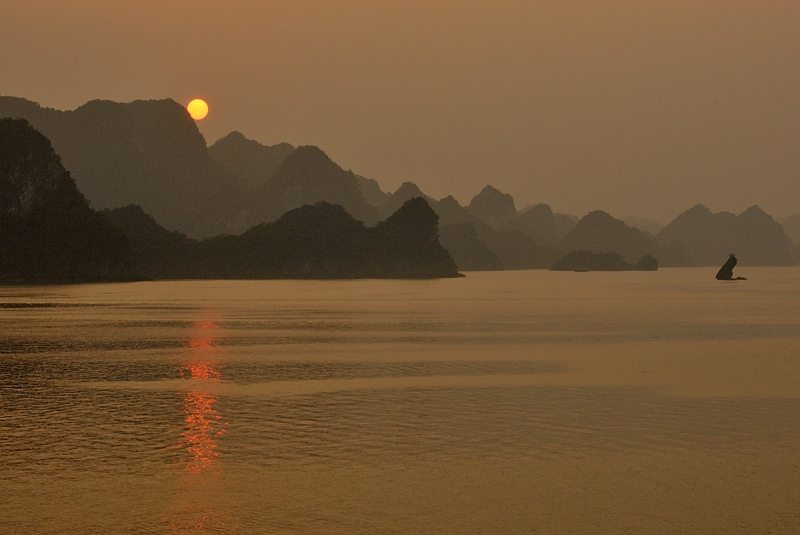 Puesta de sol, Ha Long, abril 2011