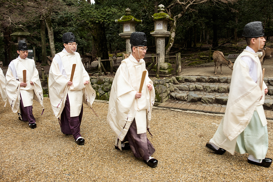 Nara, monjes sintoistas, abril 2017