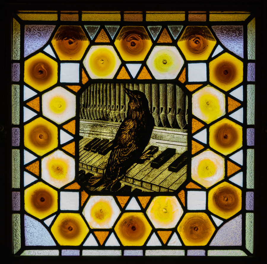 Pájaro tocando el piano, Gaudí, Comillas julio 2022