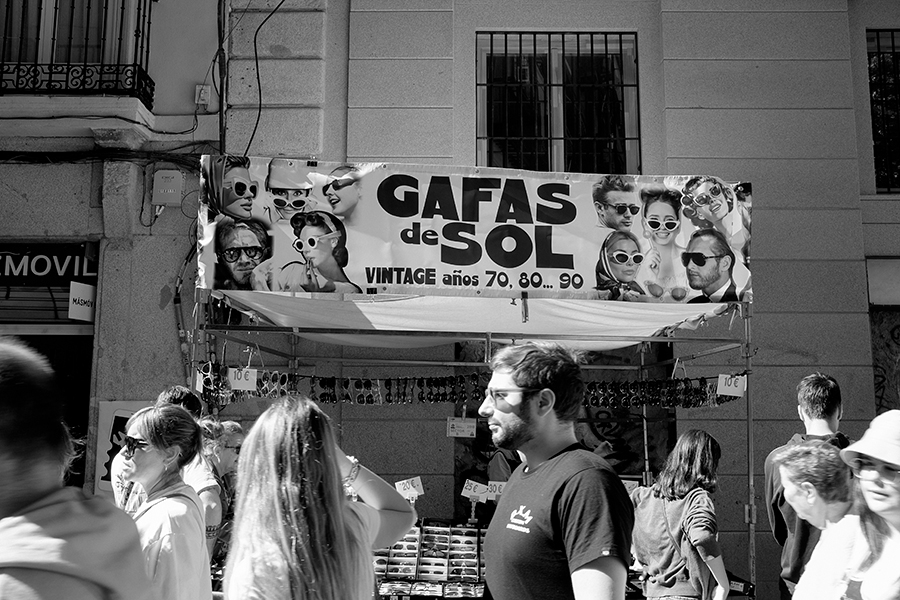 'Gafas de sol', Rastro, Madrid, abril 2023