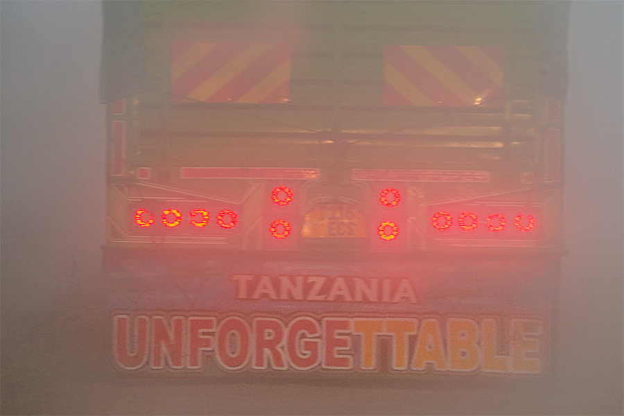 Carretera y niebla. Ngorongoro, Tanzania, julio 2023