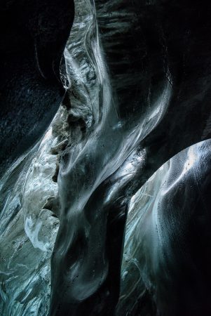 Cueva glaciar., Islandia, 2024