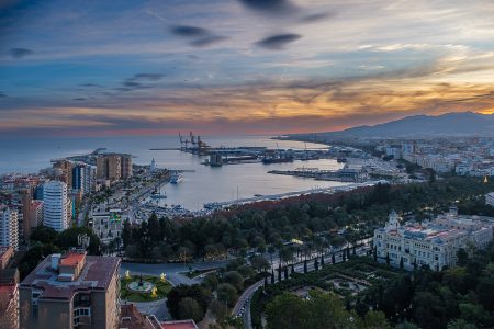 Puerto al atardecer desde el castillo de Gibralfaro, Málaga, enero 2025