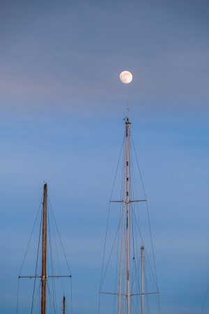 Luna y mástiles, Barcelona, enero 2026