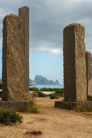 Es Vedrá en el horizonte. Ibiza, junio 2026