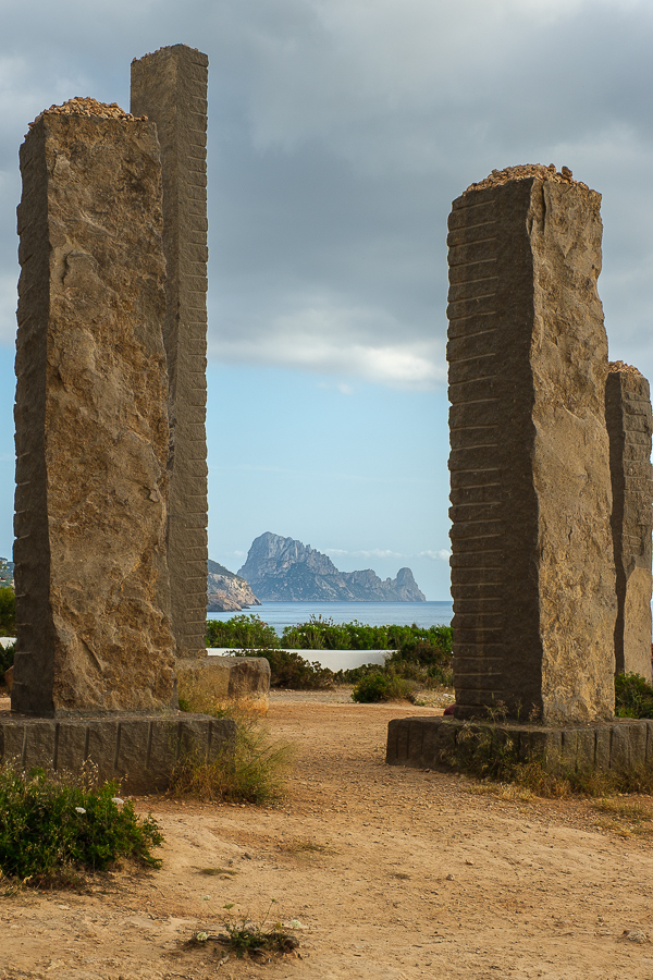 Es Vedrá en el horizonte. Ibiza, junio 2026