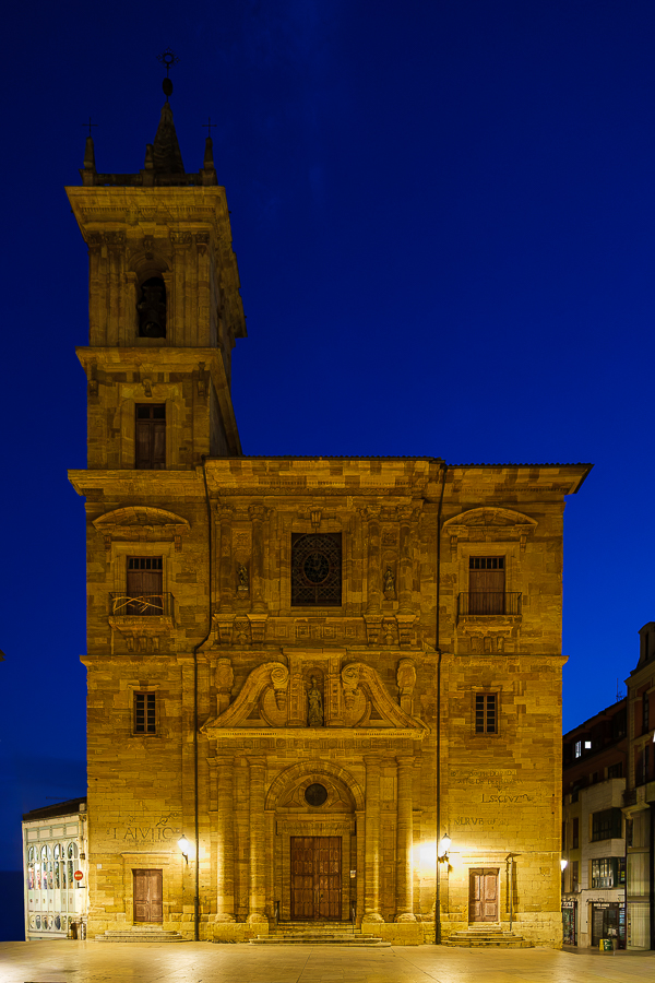 Iglesia de San Isidoro, Oviedo, julio 2026